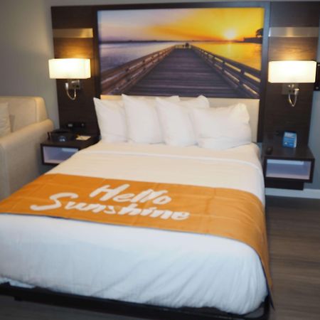 Days Inn By Wyndham Galt - Elk Grove South Extérieur photo