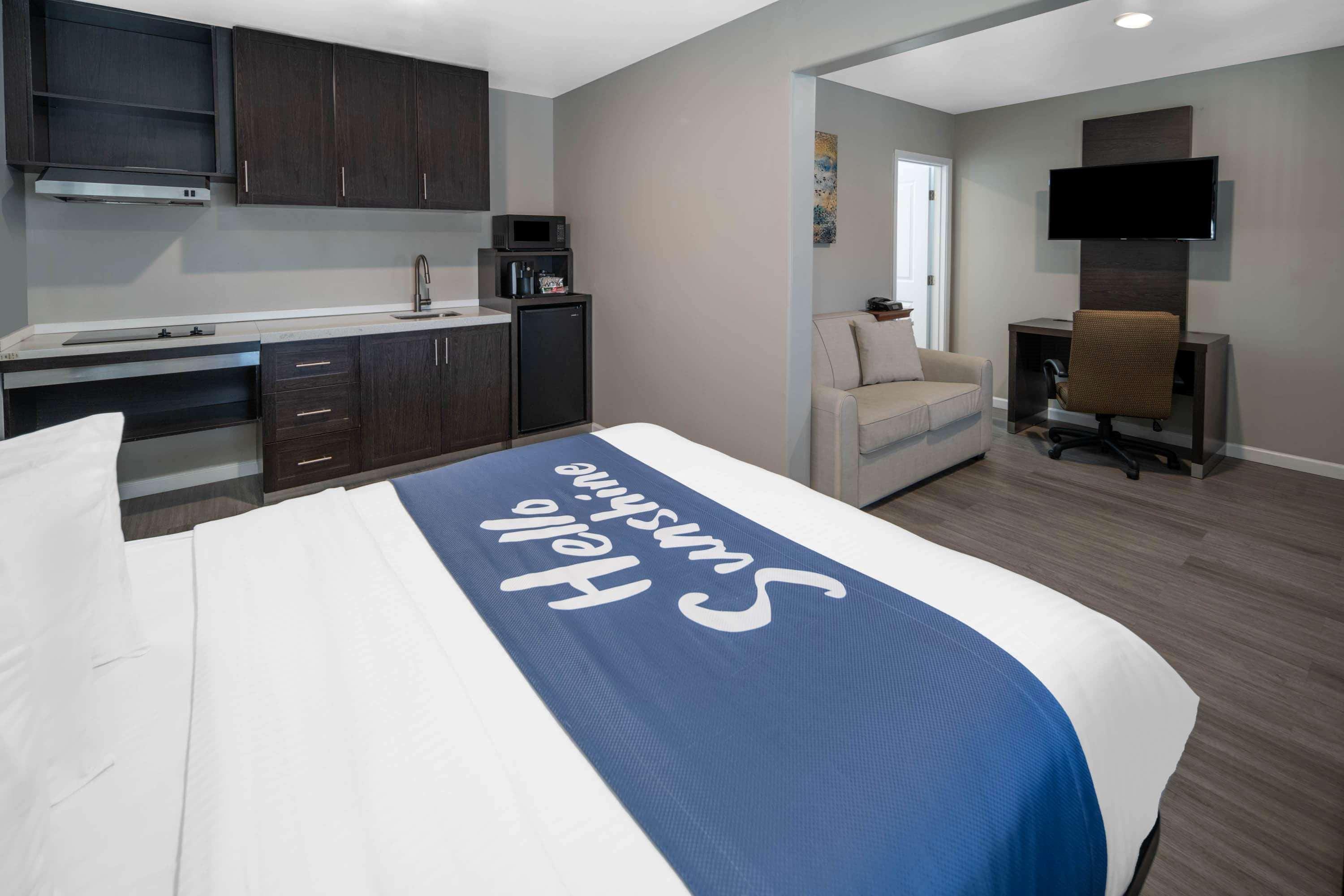Days Inn By Wyndham Galt - Elk Grove South Extérieur photo