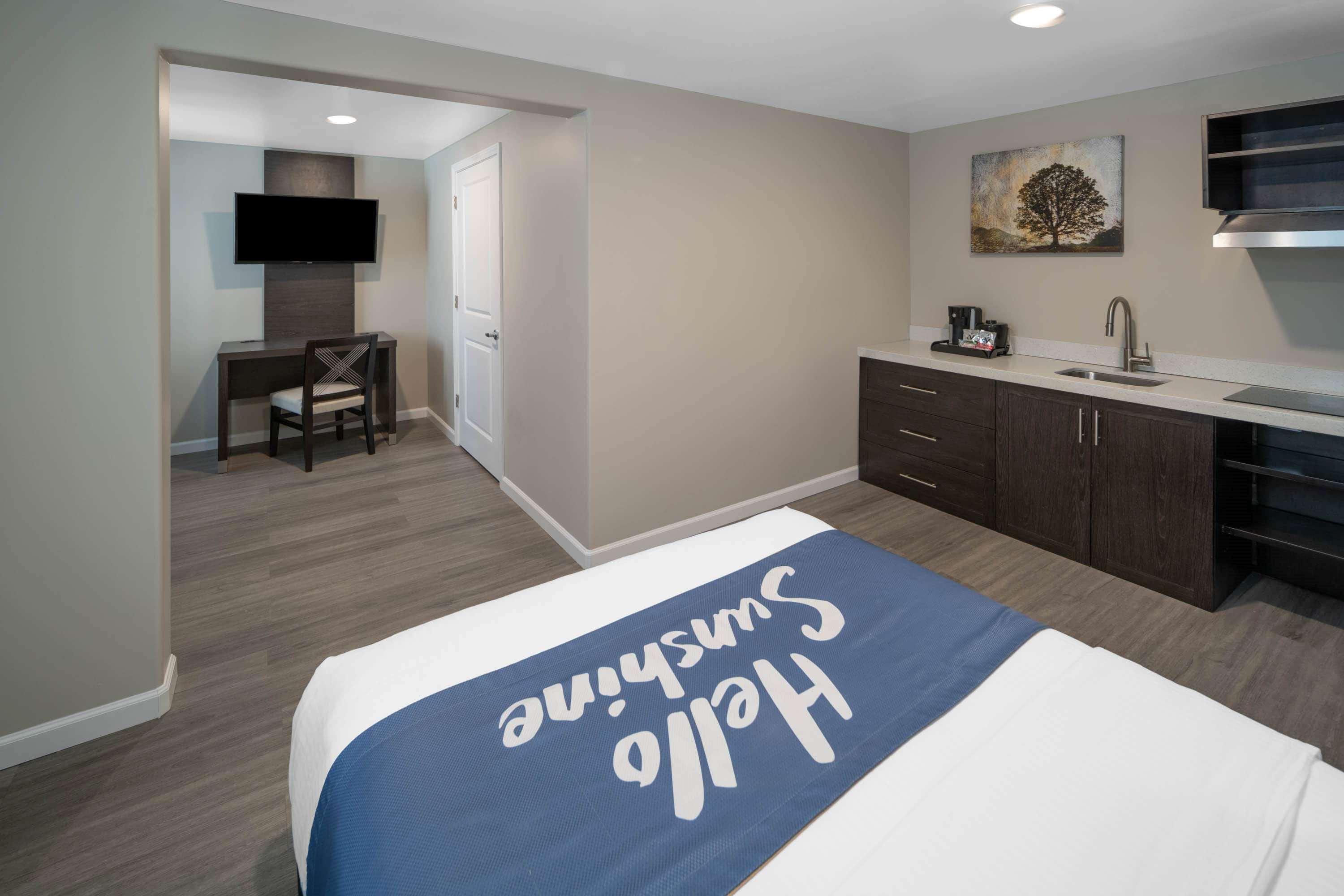 Days Inn By Wyndham Galt - Elk Grove South Extérieur photo