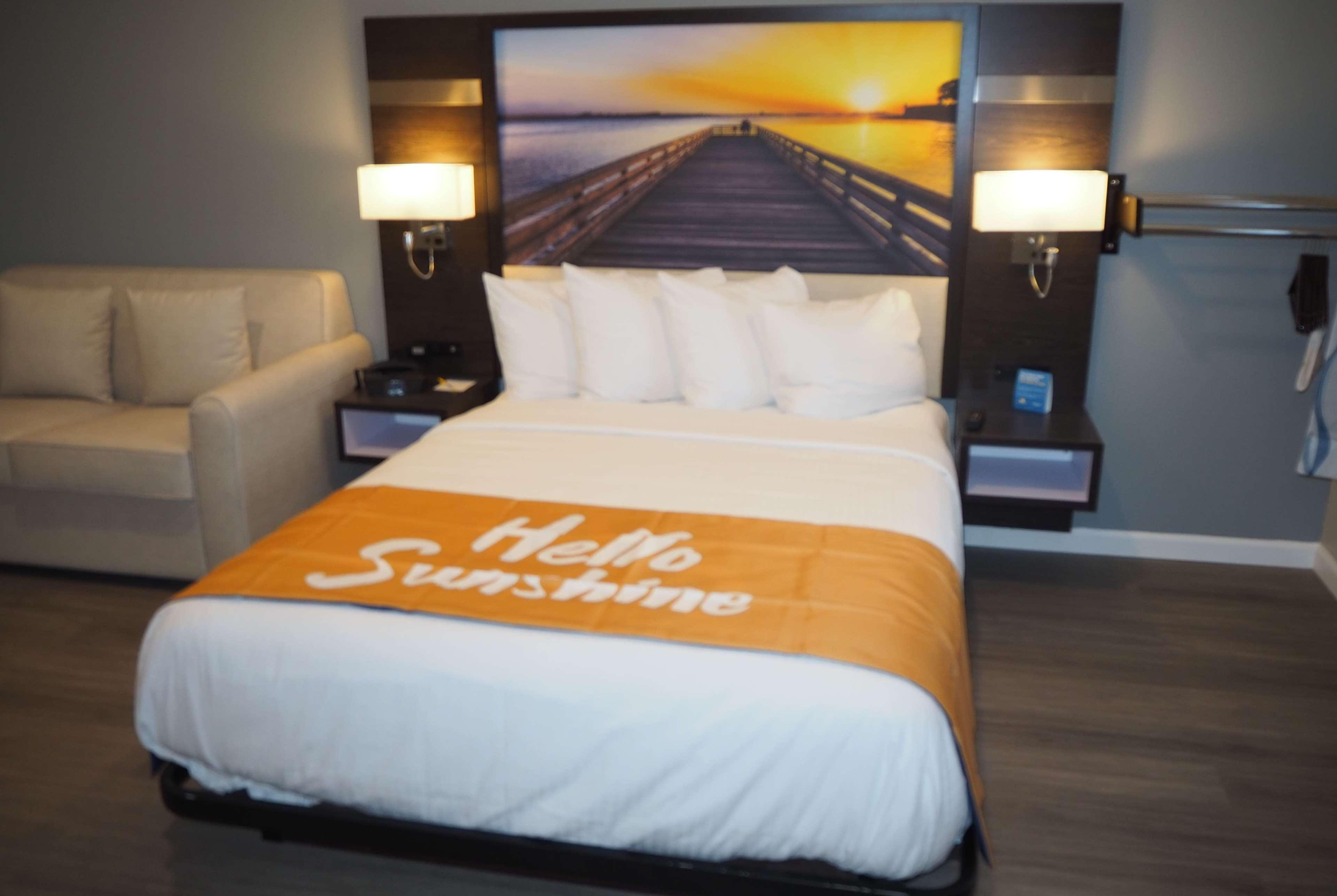 Days Inn By Wyndham Galt - Elk Grove South Extérieur photo