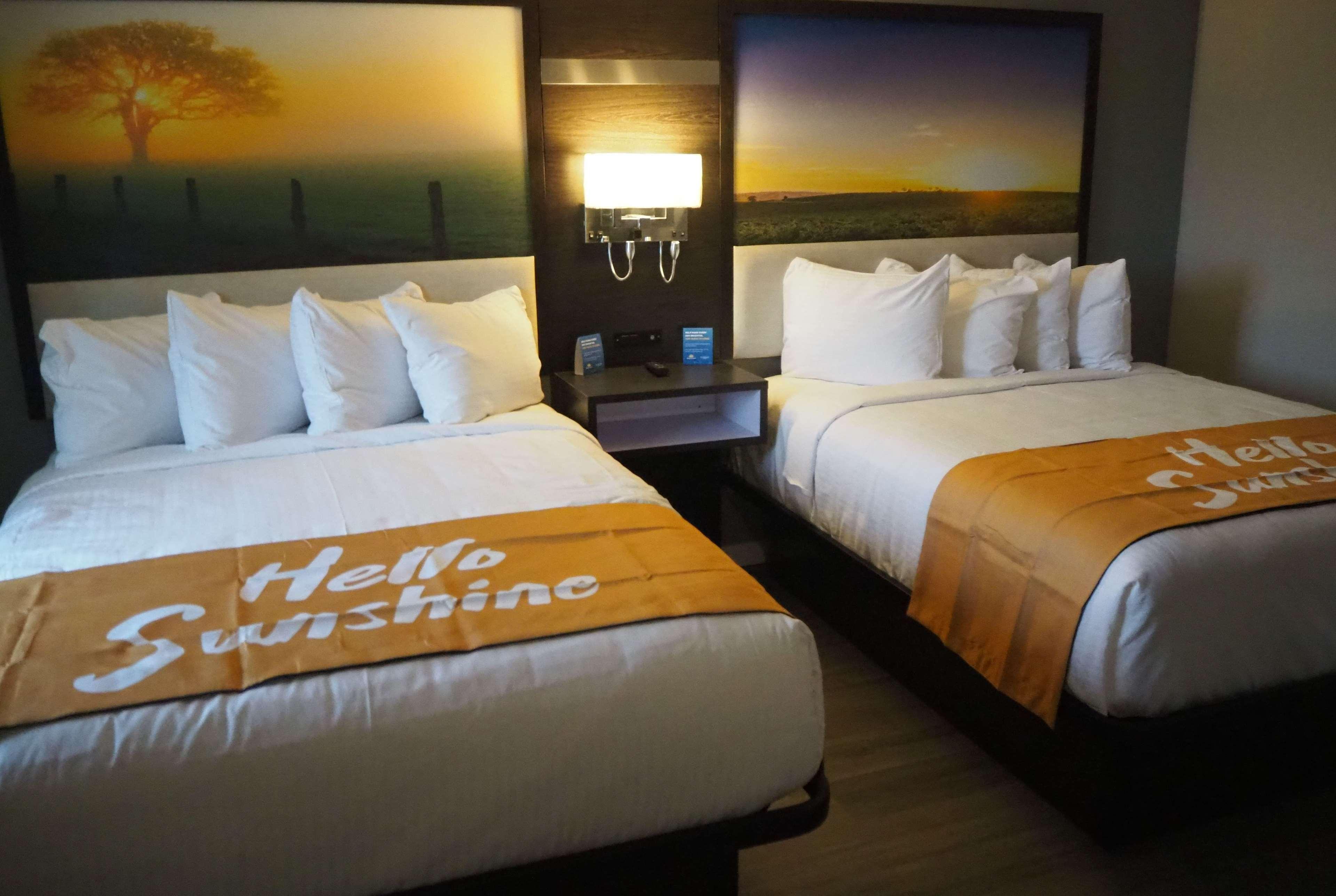 Days Inn By Wyndham Galt - Elk Grove South Extérieur photo