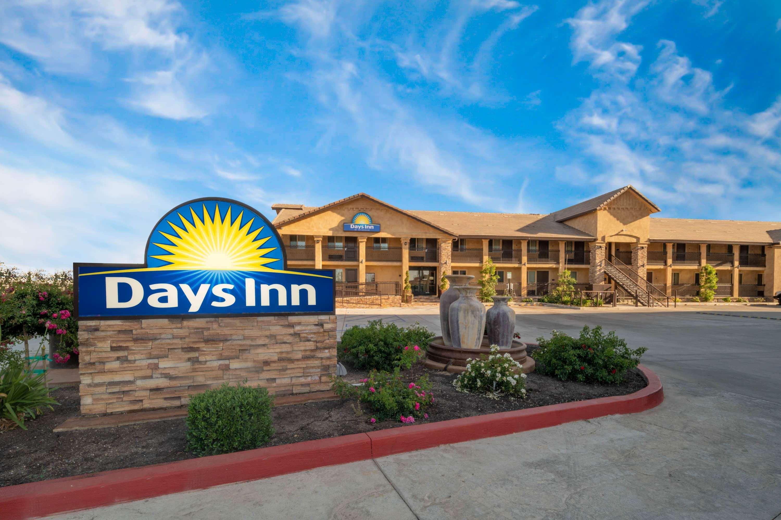 Days Inn By Wyndham Galt - Elk Grove South Extérieur photo