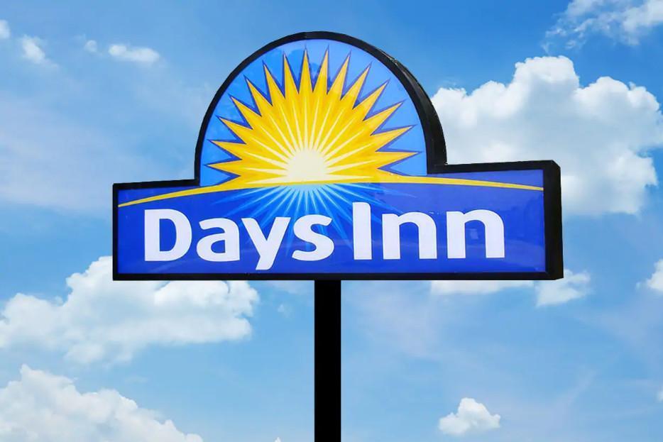 Days Inn By Wyndham Galt - Elk Grove South Extérieur photo