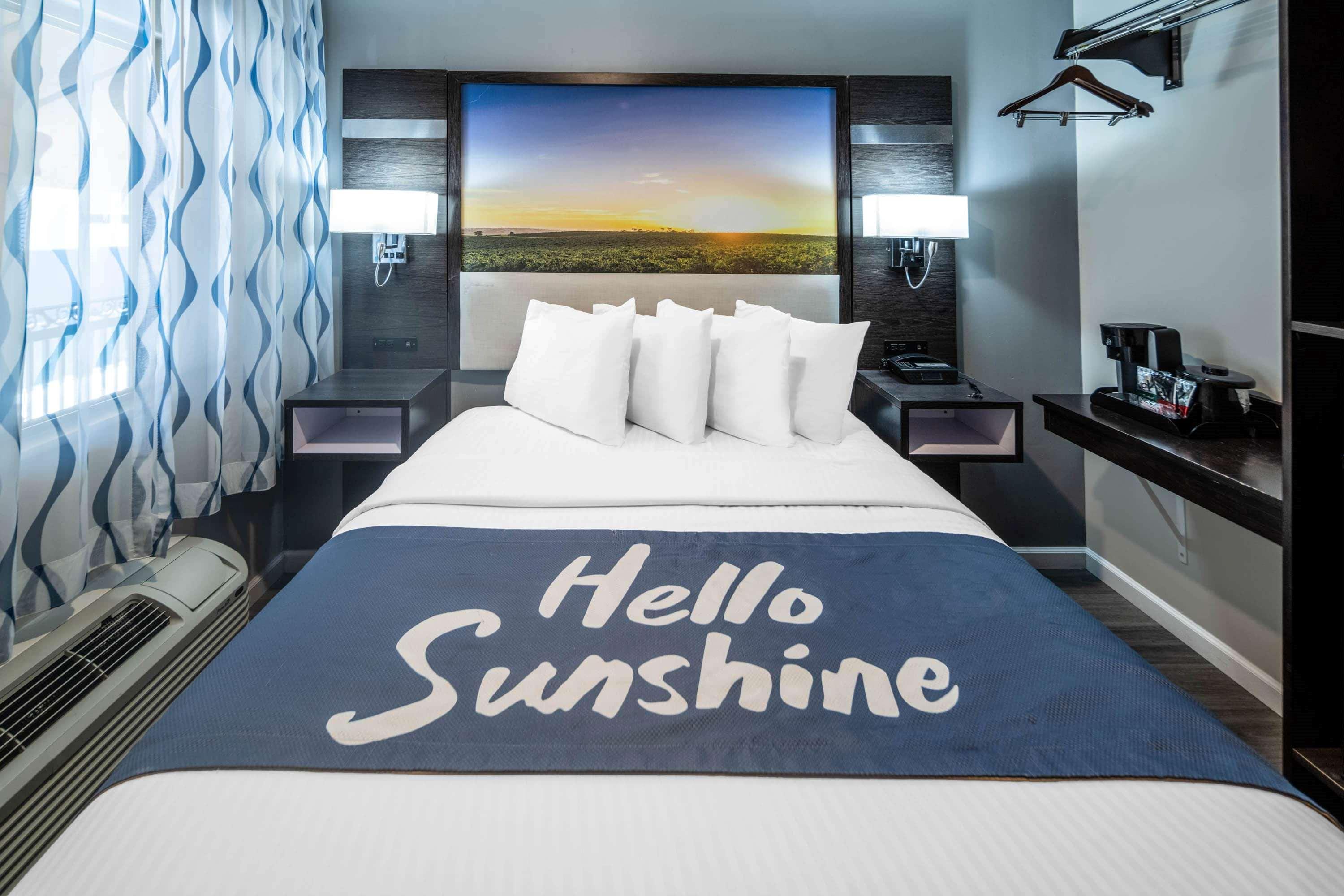 Days Inn By Wyndham Galt - Elk Grove South Extérieur photo